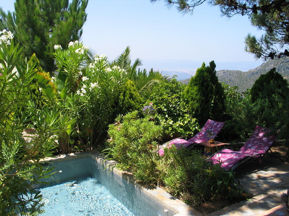 Ddg Retreat Hotel Casares Buitenkant foto